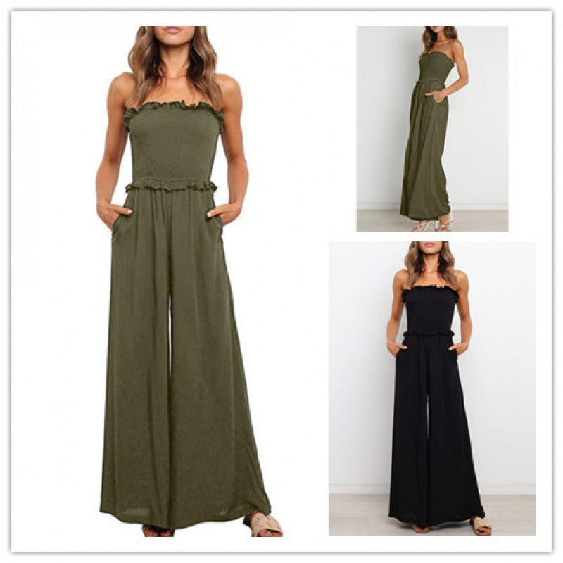Dame bærer løs jumpsuit med bred ben og flæse kant Stilla