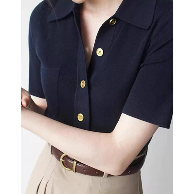 Dame kortærmet bluse med elegante knapper og klassisk krave Stilla