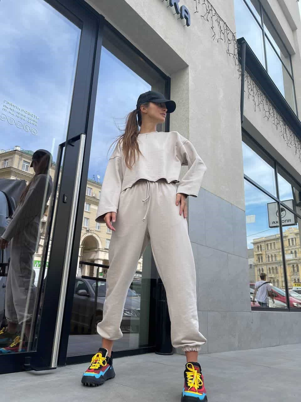 Kvinders afslappede tracksuit med elastisk talje og brede ben Skovae