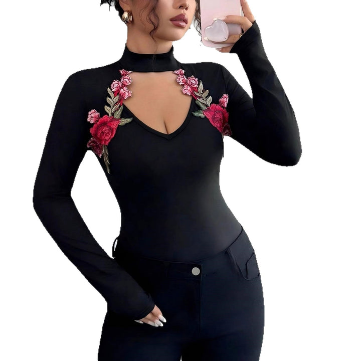 Dame nan taljeret langærmet bodystocking med ståkrave, V-udskæring og blomster broderiapplikation Skovae