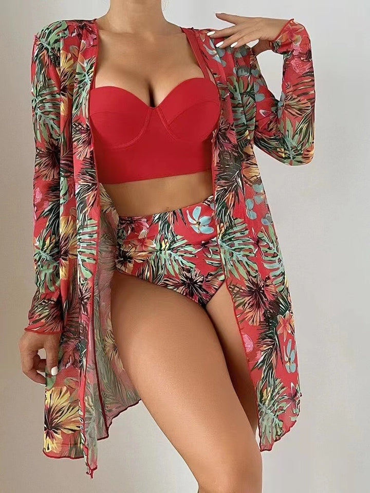 Dame strandoutfit med floralt cover-up og højt skåret bikini Stilla