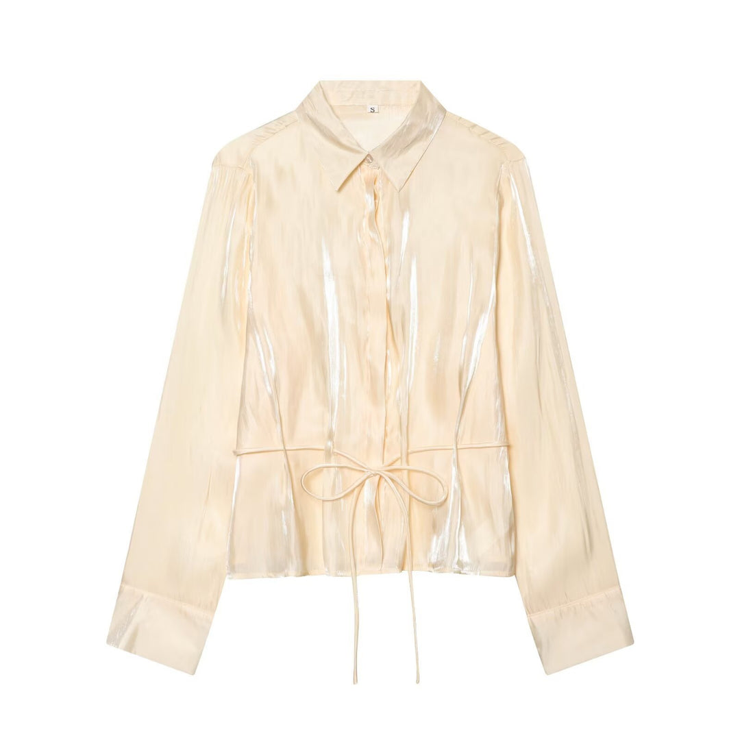 Dame skinnende bluse med justerbar talje og elegant krave Skovae