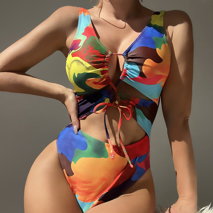 Dame heldragt badedragt med farverigt cut-out-design Skovae