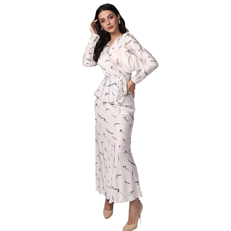 Dame Maxikjole med elegant indpakningsdesign og satin finish Stilla