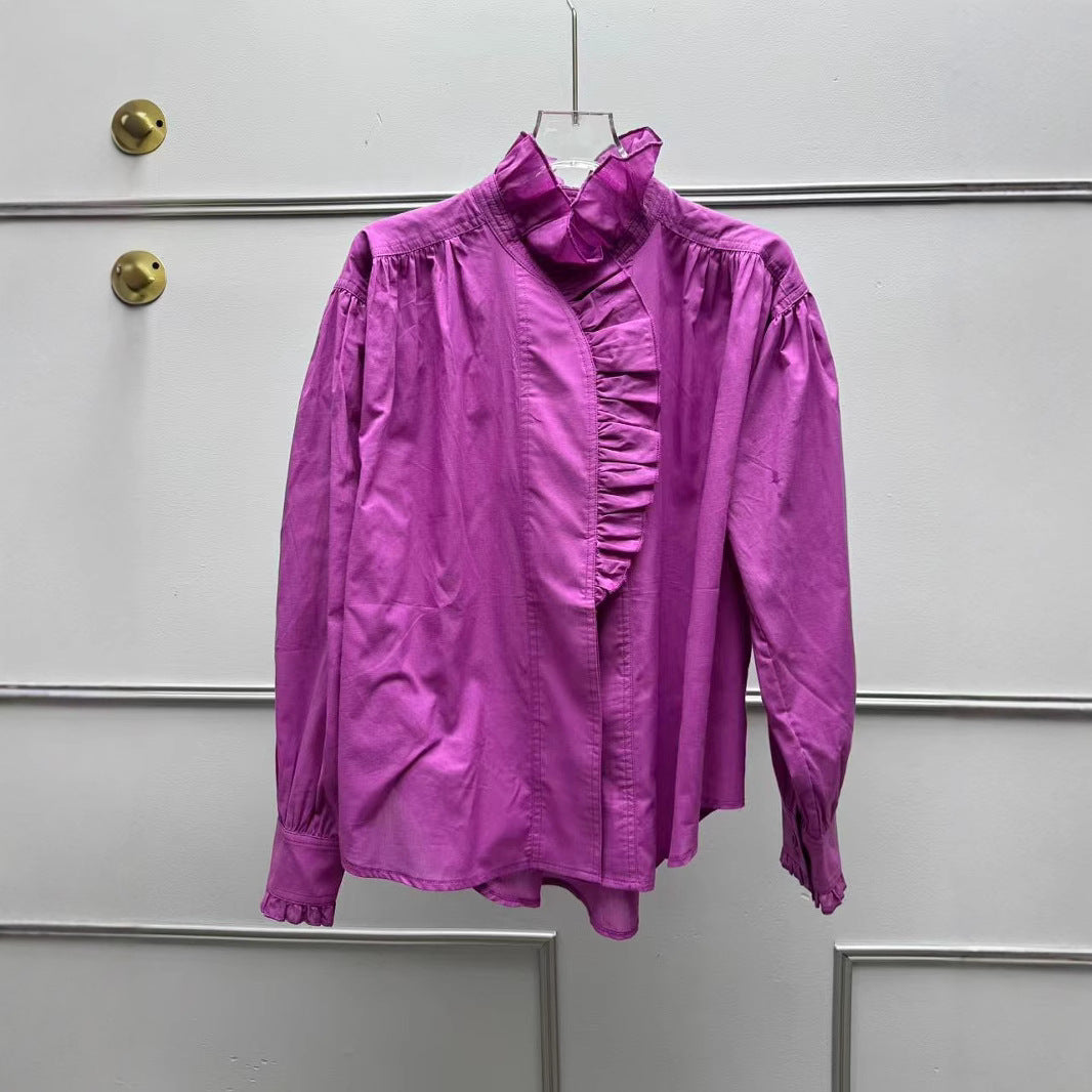 Damebluse med elegante flæsedetaljer og højhalset krave Stilla