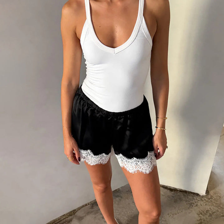 Damen Sport-Bodysuit mit elastischen Shorts und Spitzenbesatz Skovae