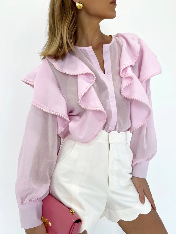 Damebluse med voluminøse flæser og elegant ståkrave Stilla