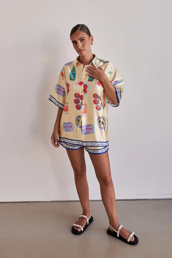 Women's set consisting of stylish short-sleeve shirt and shorts in summer design Skovae