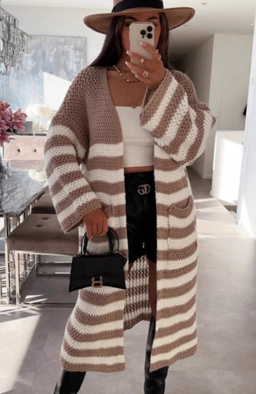 Kvindernes chunky strik cardigan i en elegant stribe blanding Stilla