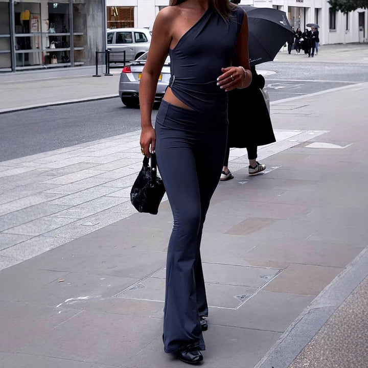 Dame Elegant jumpsuit med asymmetrisk design og dekorativ taljering Skovae