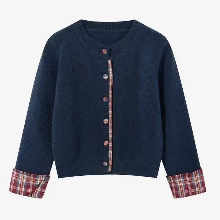 Dame cardigan med ternet mønster og elegante knapdetaljer Stilla
