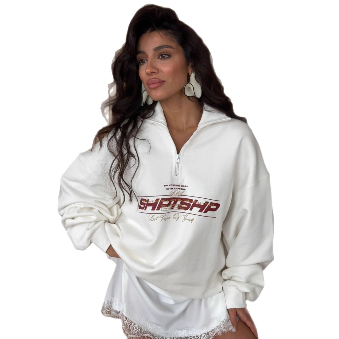 Kvinders afslappede hoodie med halvv zipper og stiliseret print Stilla