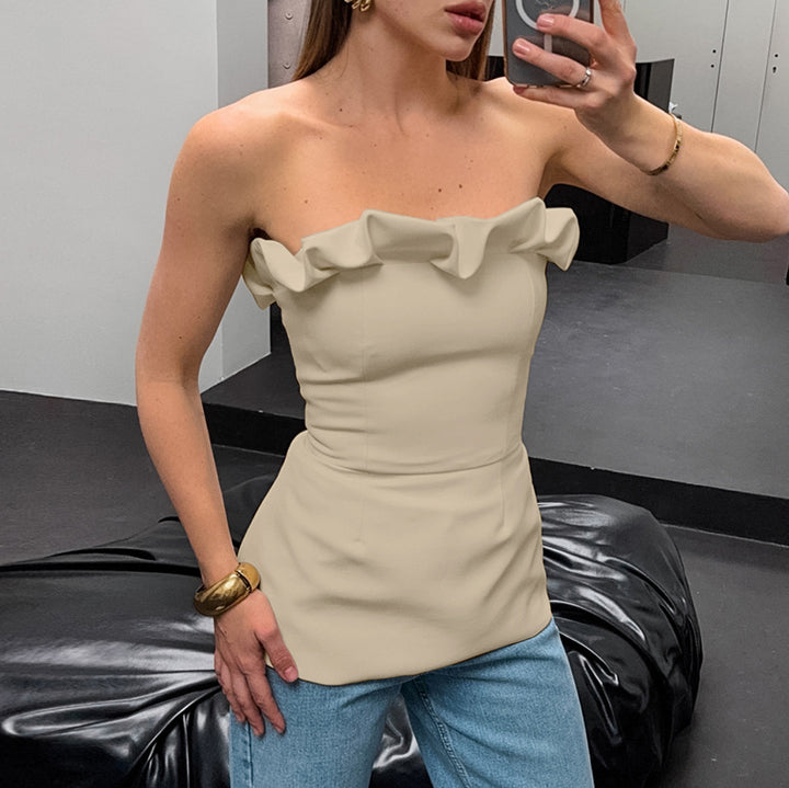 Dame top med off-shoulder design og svingende flæsehem. Stilla