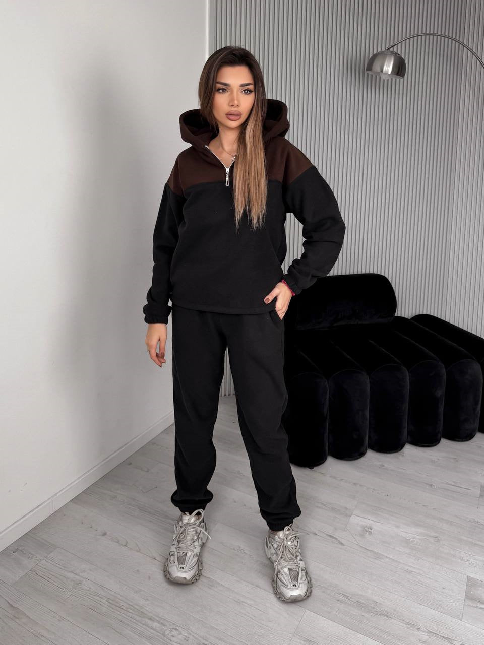 Kvinders afslappede fleece sports outfit med hætte og moderne pasform Skovae