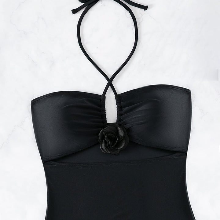 Dame One-Piece Svømmedragt med udsmykkede Cut-Outs og elegant Wrap Skirt Skovae