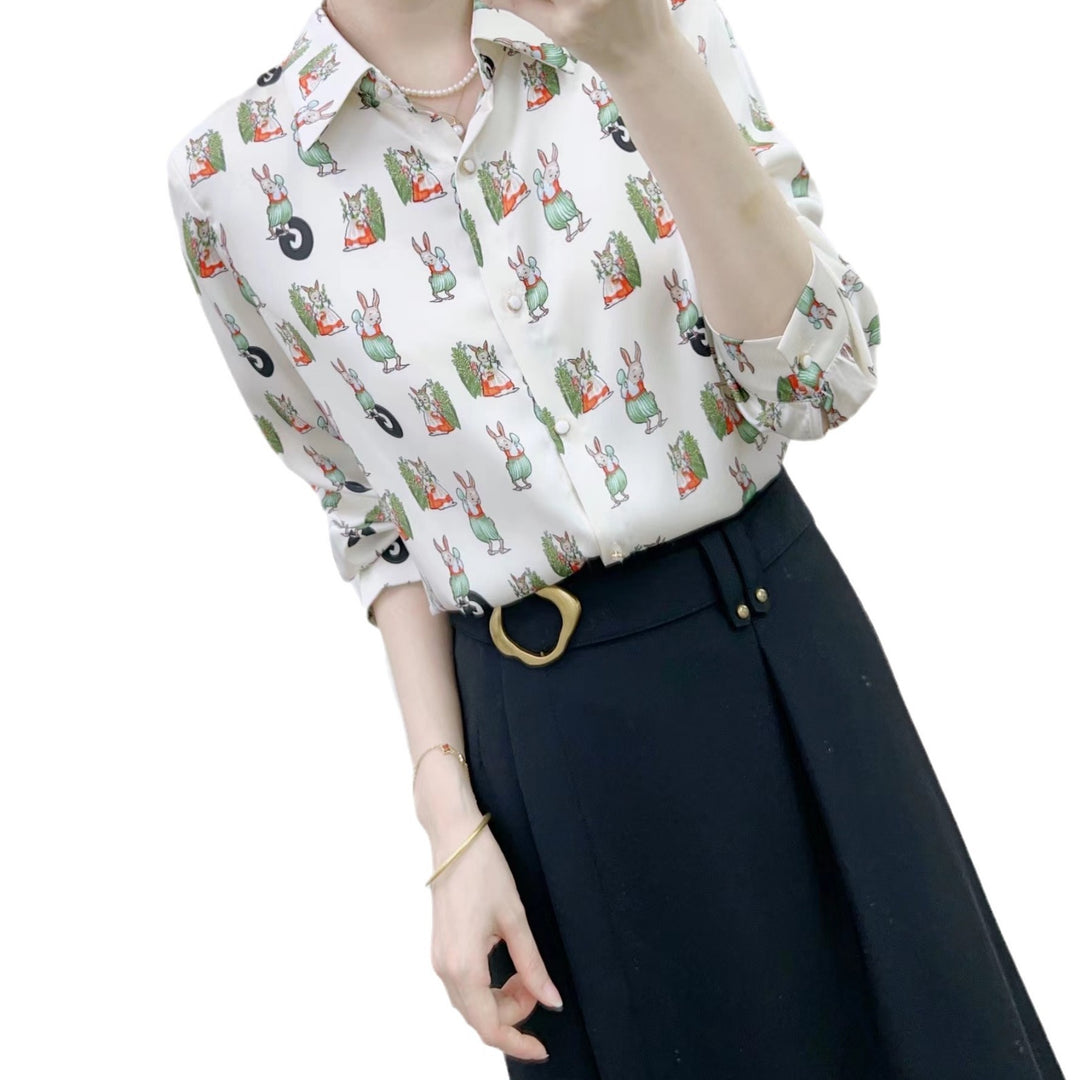 Damebluse med legende dyremotiv og elegante detaljer Stilla