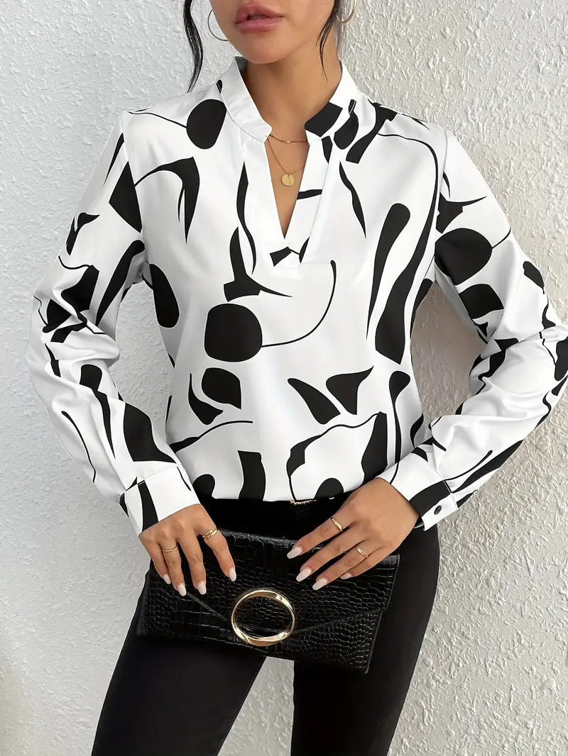 Damebluse med moderne grafisk design og afslappet pasform Stilla