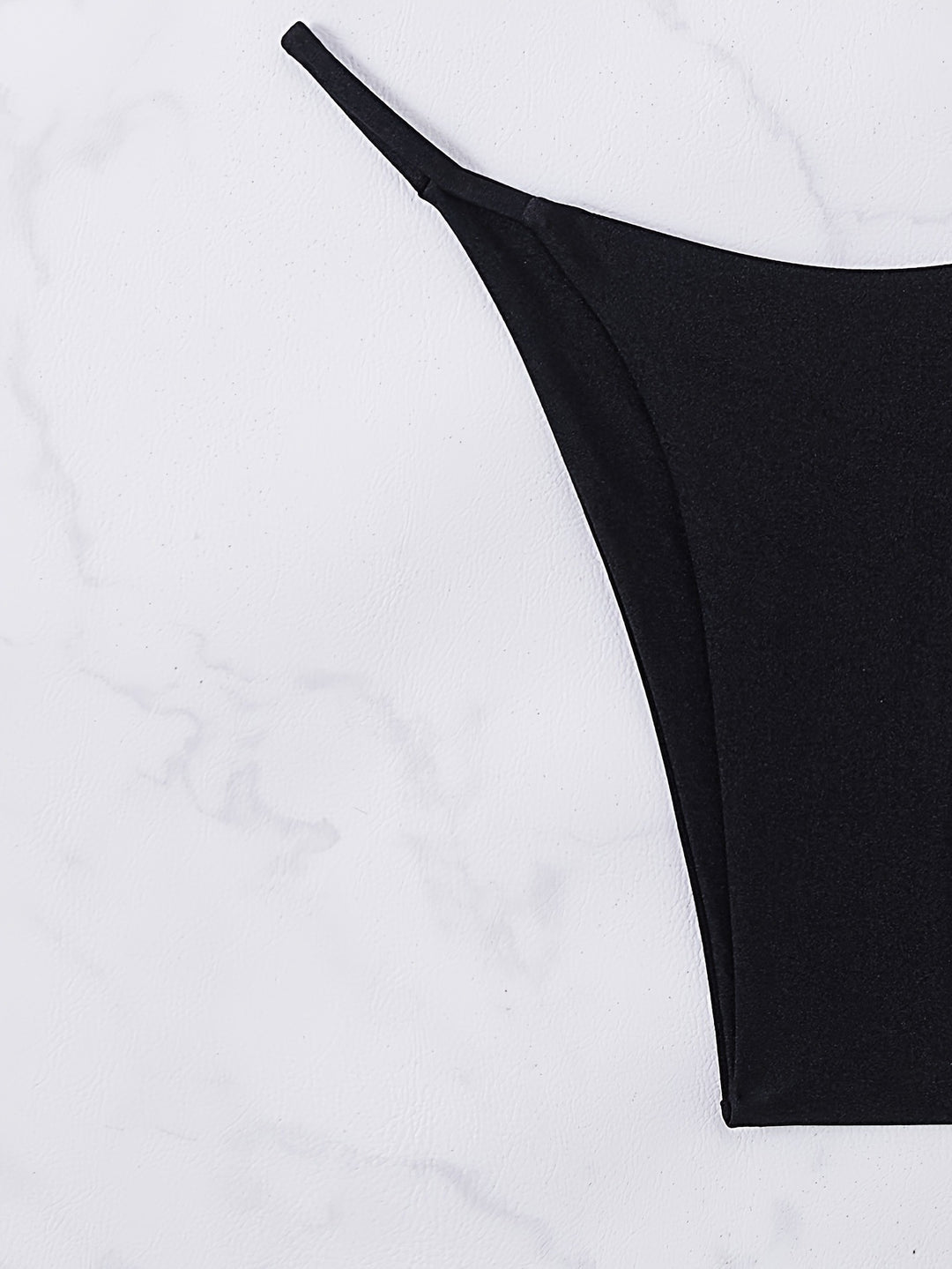 Dame bikini sæt med elegant ringdetalje og justerbare stropper Stilla