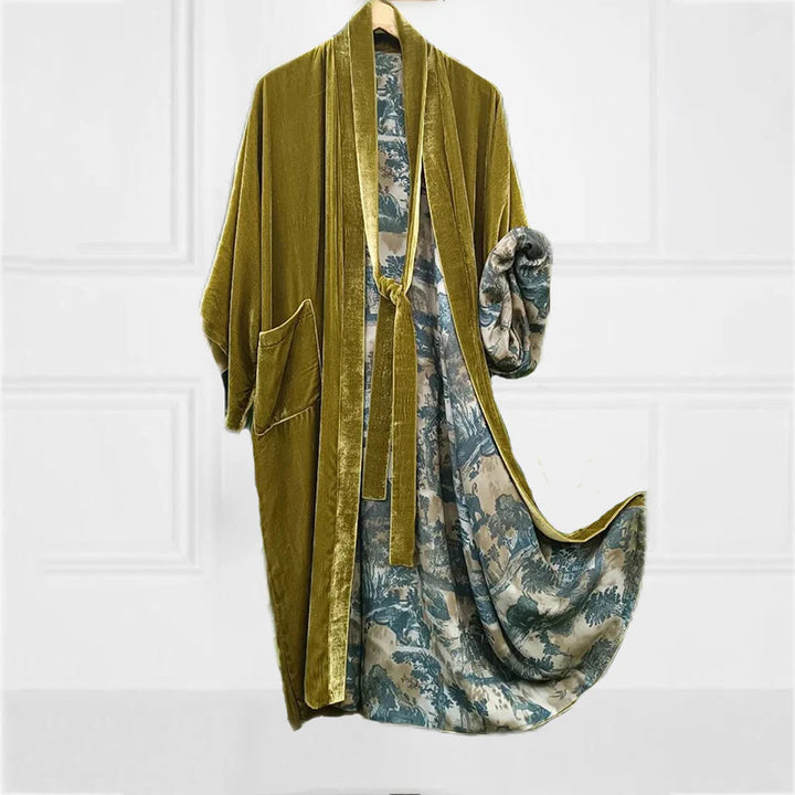 Kvinders luksuriøse kimono med blomstermotiv og silkefoer Skovae