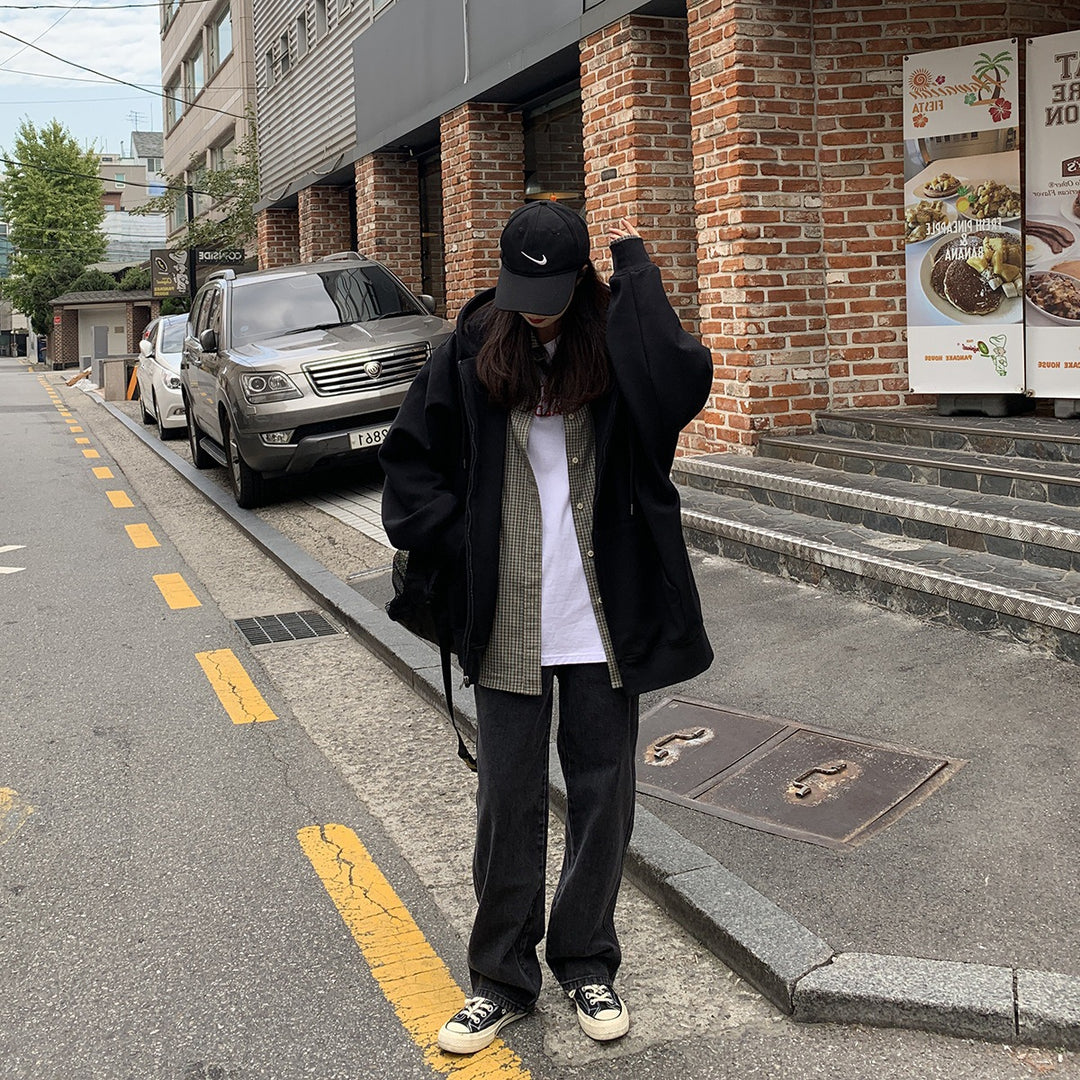 Dame hoodie med en oversized pasform og praktiske lommer