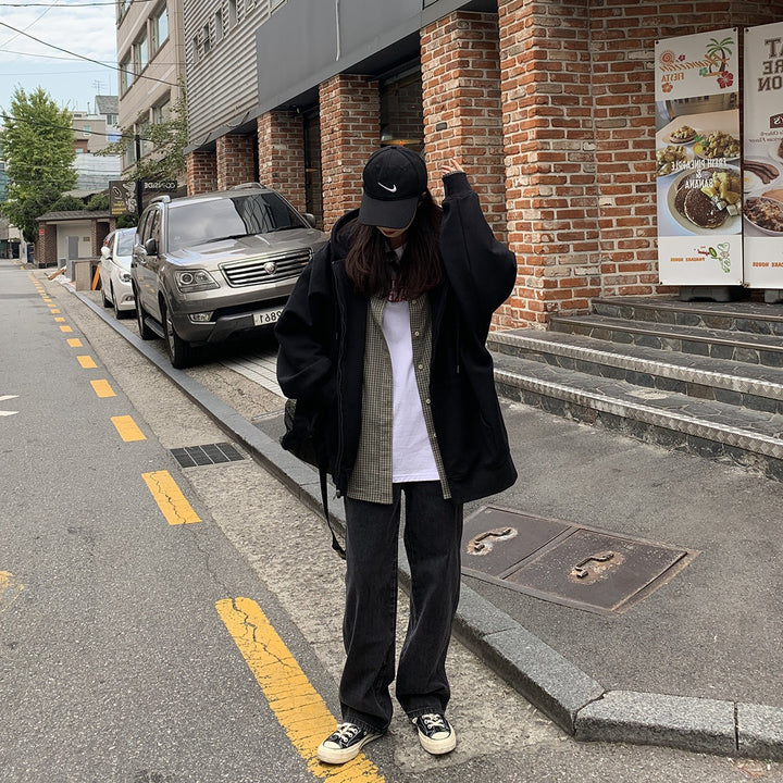 Dame hoodie med en oversized pasform og praktiske lommer
