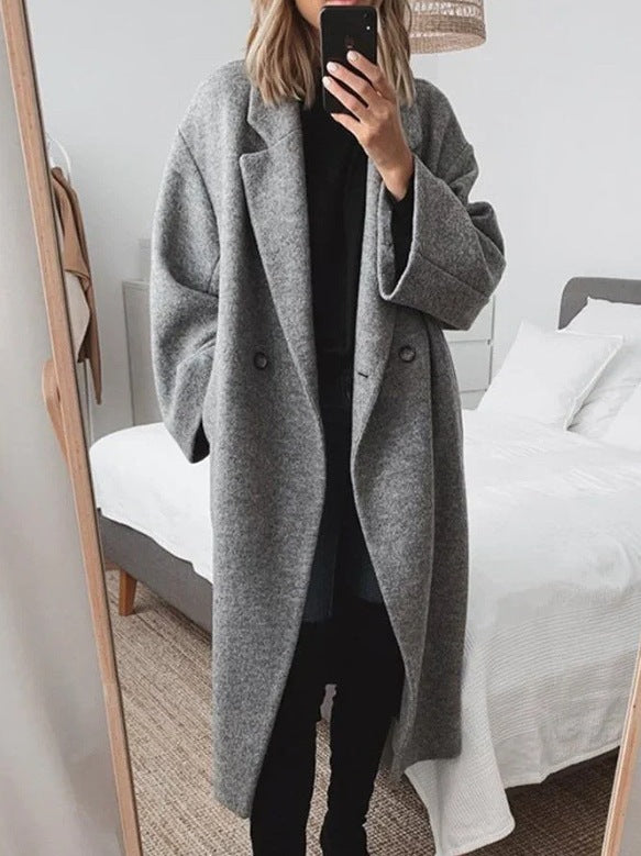 Kvinders oversized uldfrakke med dobbelt knaplukning og elegant snit Stilla