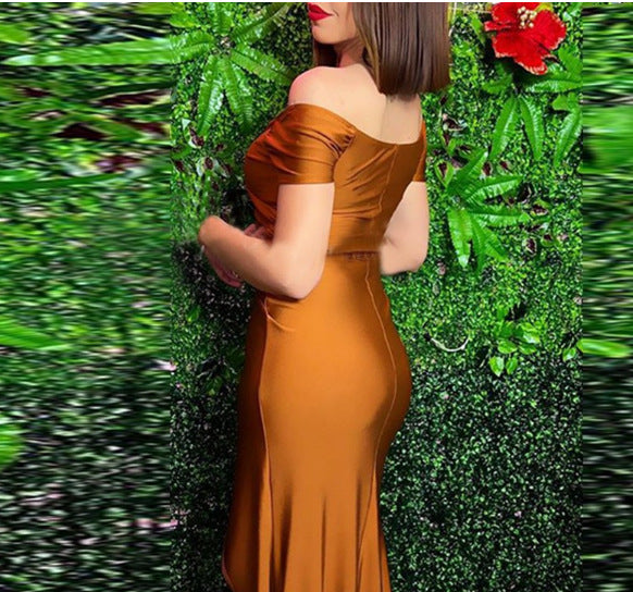 Dames elegant maxi kjole med asymmetrisk snit og glitrende effekt Skovae