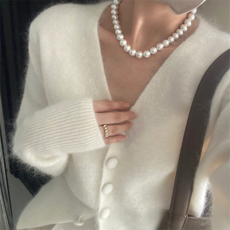 Kvindernes hyggelige strik cardigan med V-hals og knapdetaljer Stilla