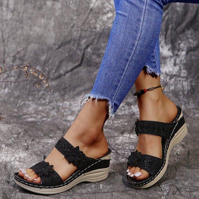Dame Wedge-sandaler med blomstrede accenter og komfortabel sål Stilla