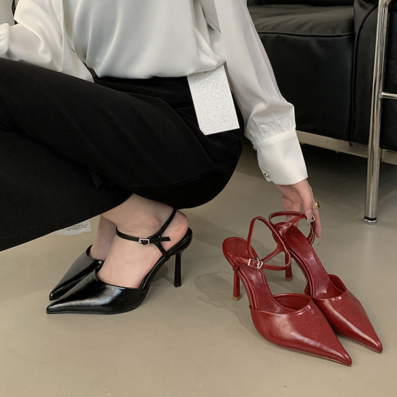 Dame Slingback Pumps med elegant spids design og justerbar rem Stilla