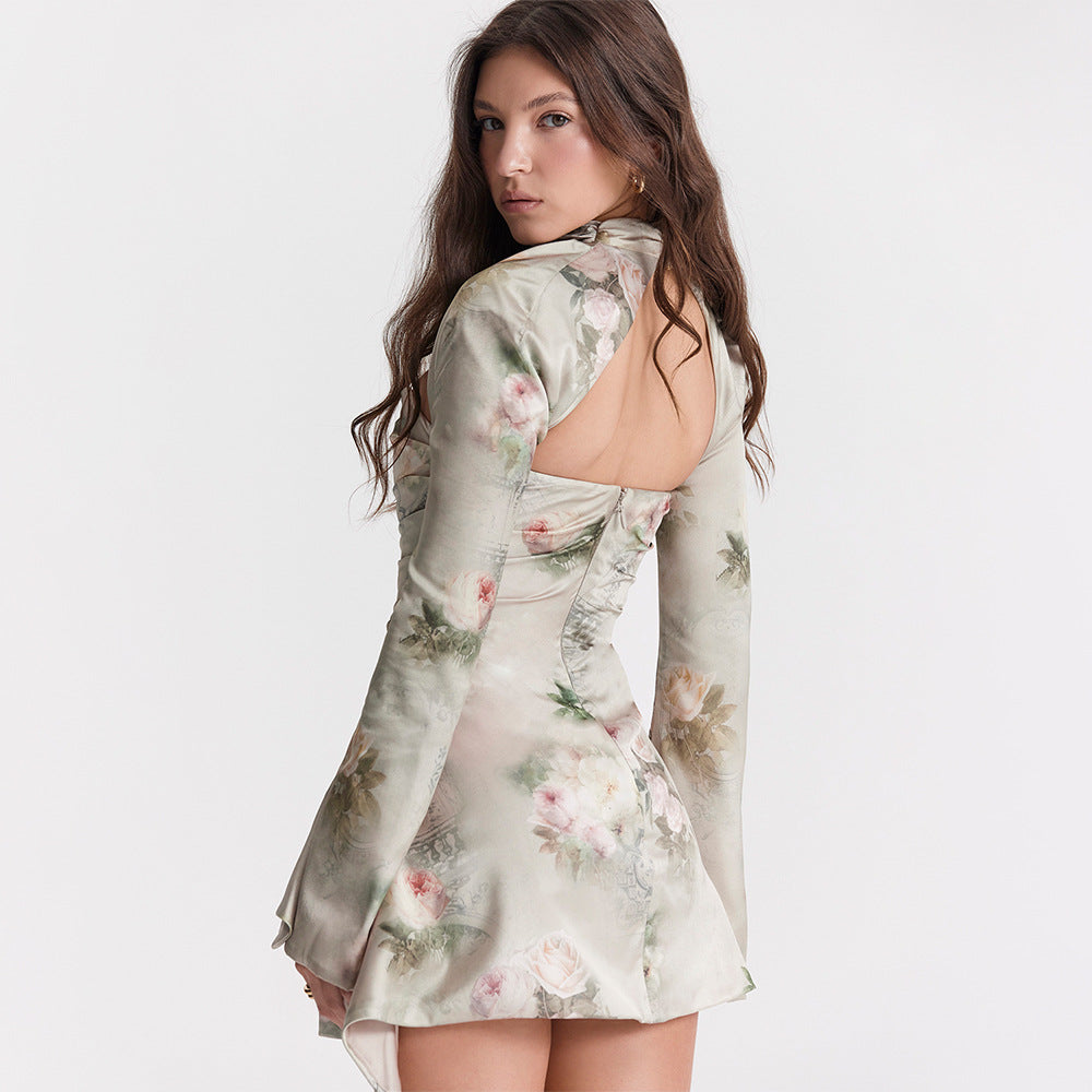 Dame Mini-kjole med elegant drapering og romantisk snit Stilla