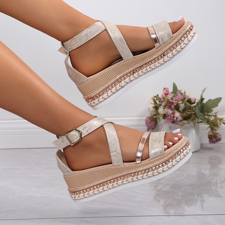 Dame wedge-sandaler med justerbare stropper og moderigtig bast-look Stilla