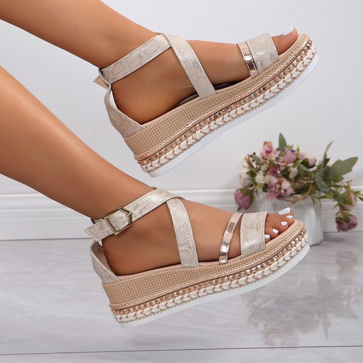 Dame wedge-sandaler med justerbare stropper og moderigtig bast-look Stilla