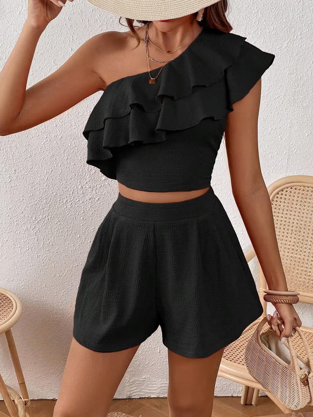 Dame To-delt Ruffle-sæt med skulderfri top og casual shorts Stilla