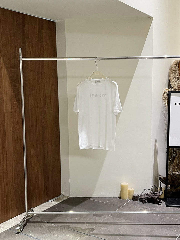Dame T-shirt med moderne skrift og afslappet snit Stilla