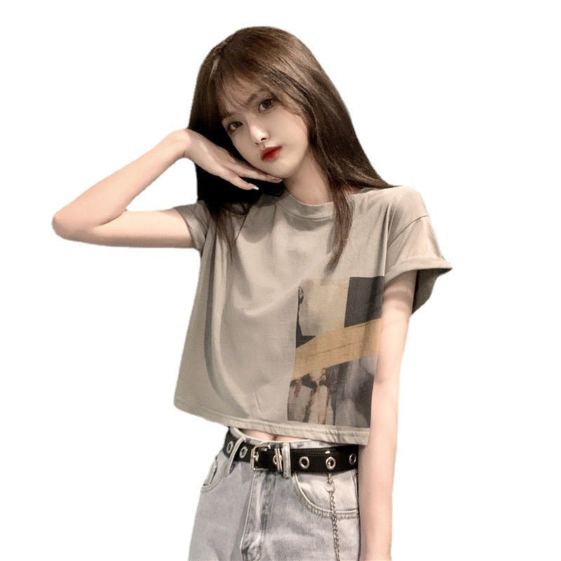 Kvinders Crop T-Shirt med Kreativ Grafisk Print Skovae