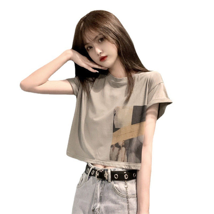 Kvinders Crop T-Shirt med Kreativ Grafisk Print Skovae