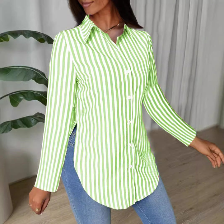 Dame klassisk stribet bluse med moderne snit og fine detaljer Stilla