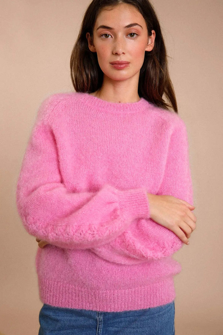 Dame ensfarvet stribet sweater med blødt faldende mohair-blandingsStilla
