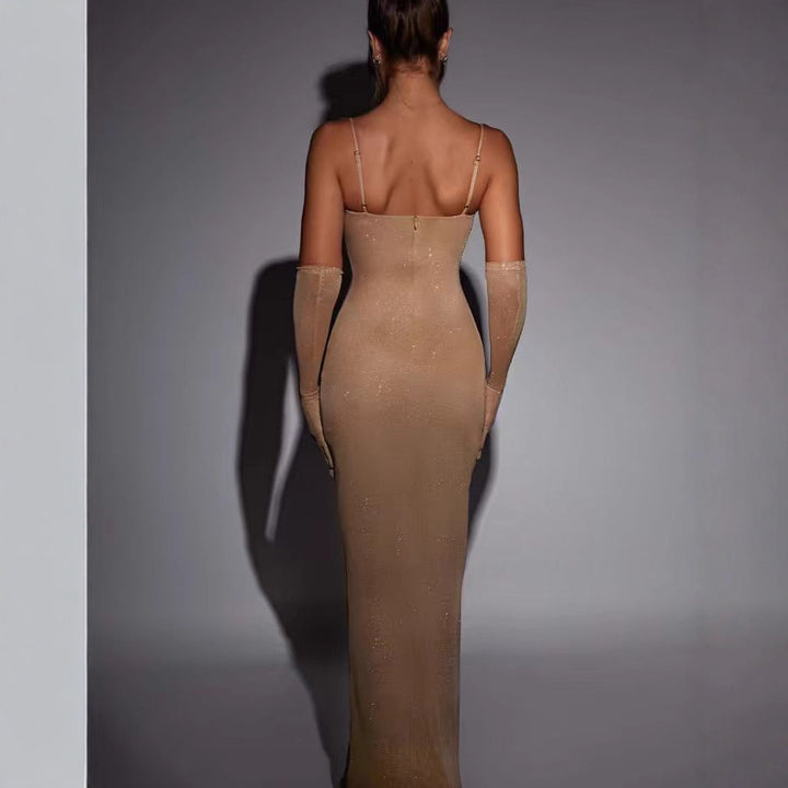 Kvinders glamourøse maxikjole med transparente ærmer og tætsiddende pasform