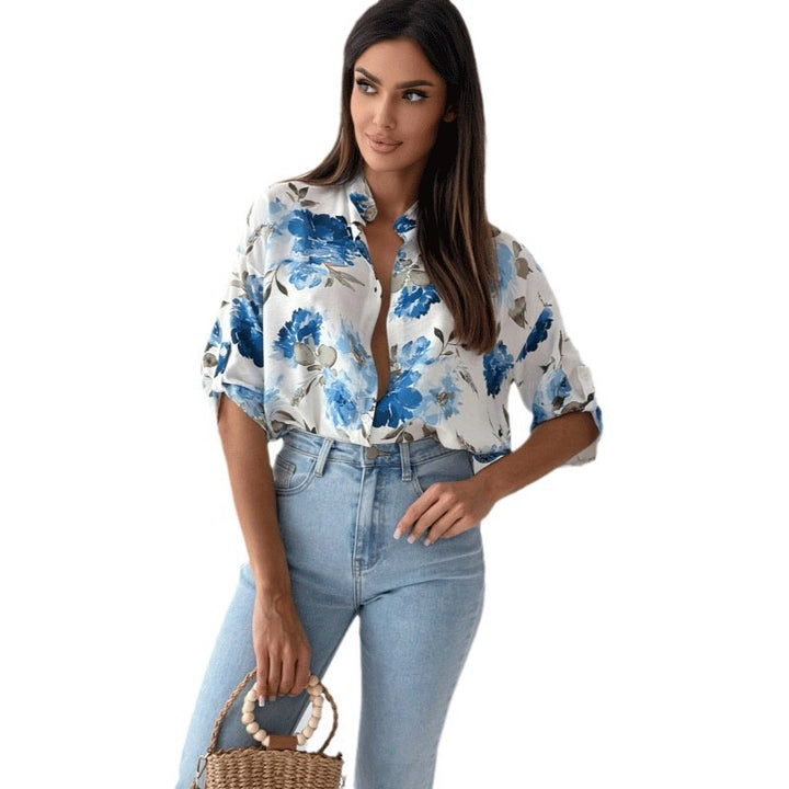 Damebluse med floral design og casual snit Stilla