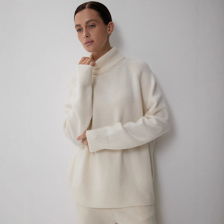 Kvinders hyggelige turtleneck sweater lavet af fin strik materiale Stilla