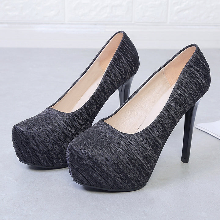 Dame Highfront Pumps med elegant plisseret design og stilfuld blokhæl Stilla