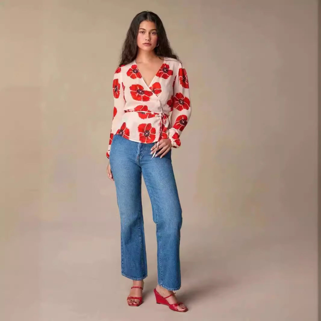 Dame indpakningsbluse med florale accenter og elegant taljehæk Stilla
