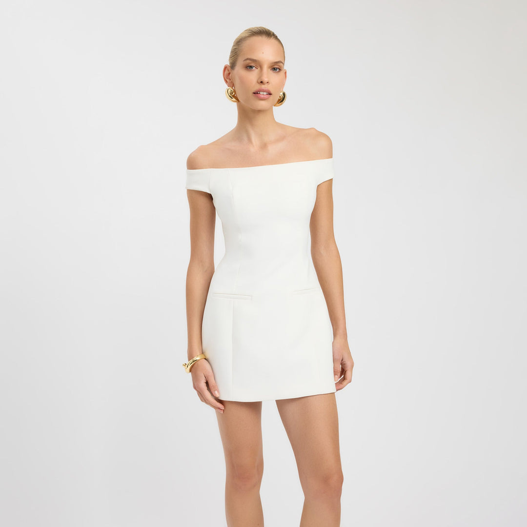 Dame Off-Shoulder Minikjole med figursyret schnit og elegante detaljer Stilla