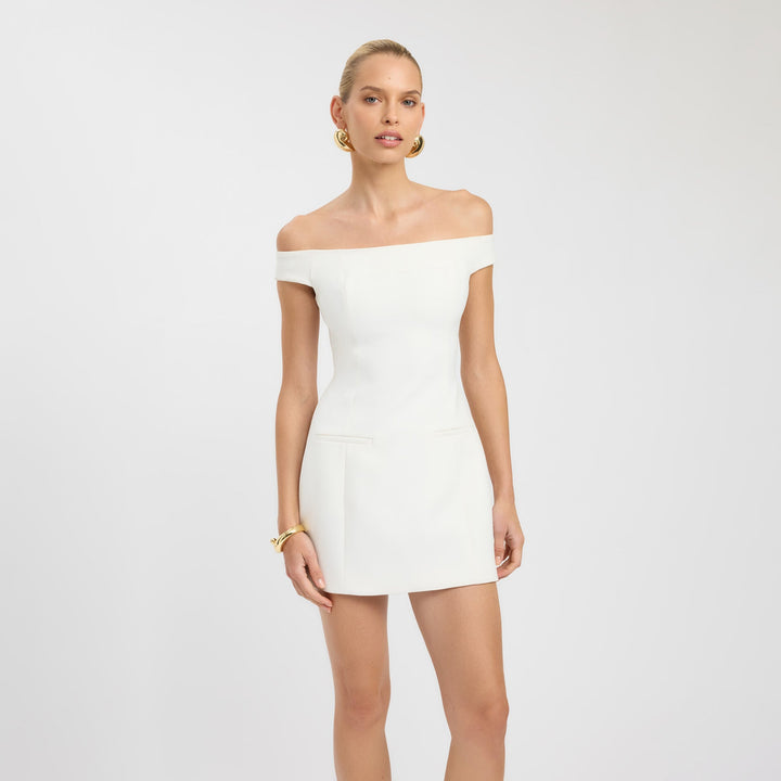 Dame Off-Shoulder Minikjole med figursyret schnit og elegante detaljer Stilla