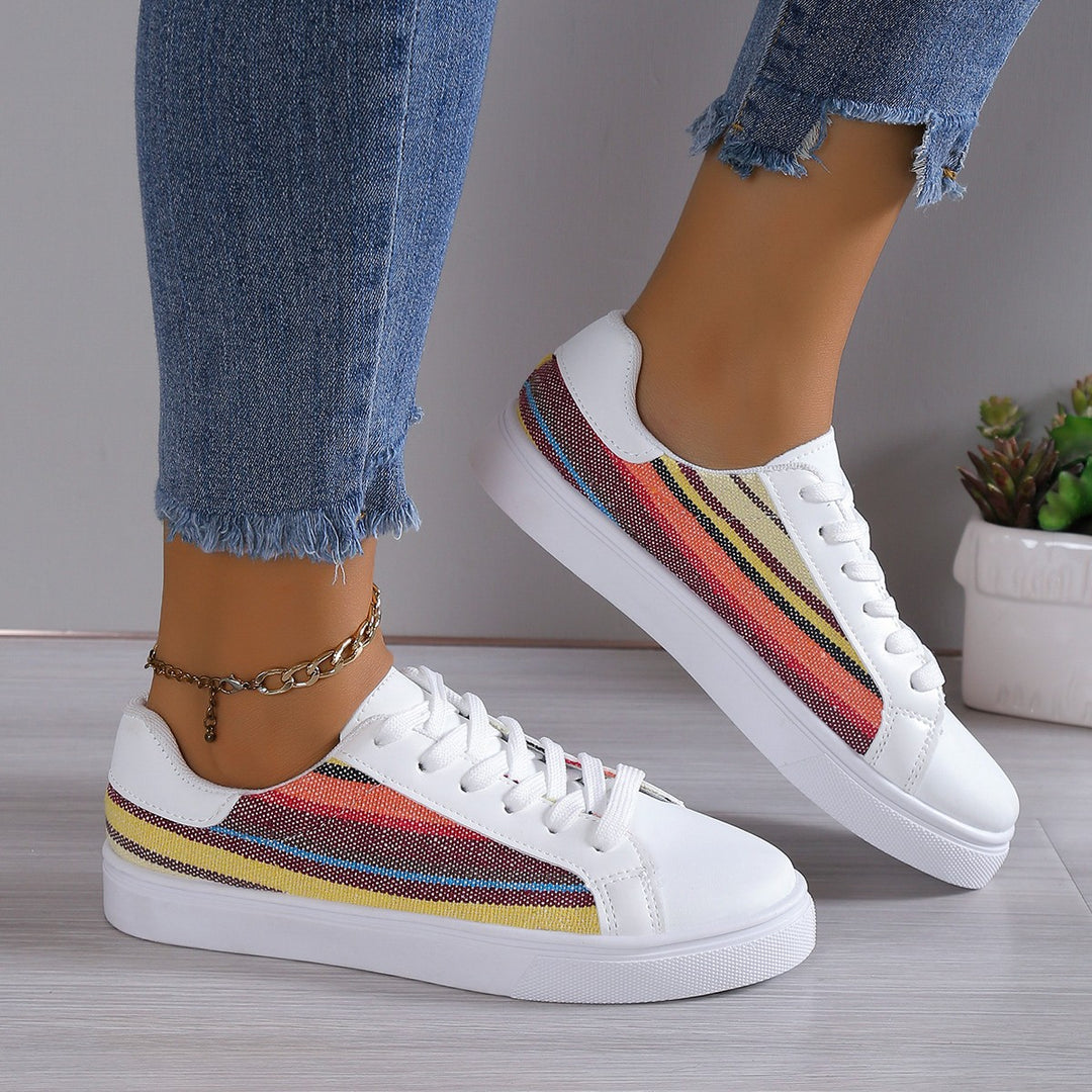 Dame Sporty Sneakers med farverige striber og trendy design Stilla