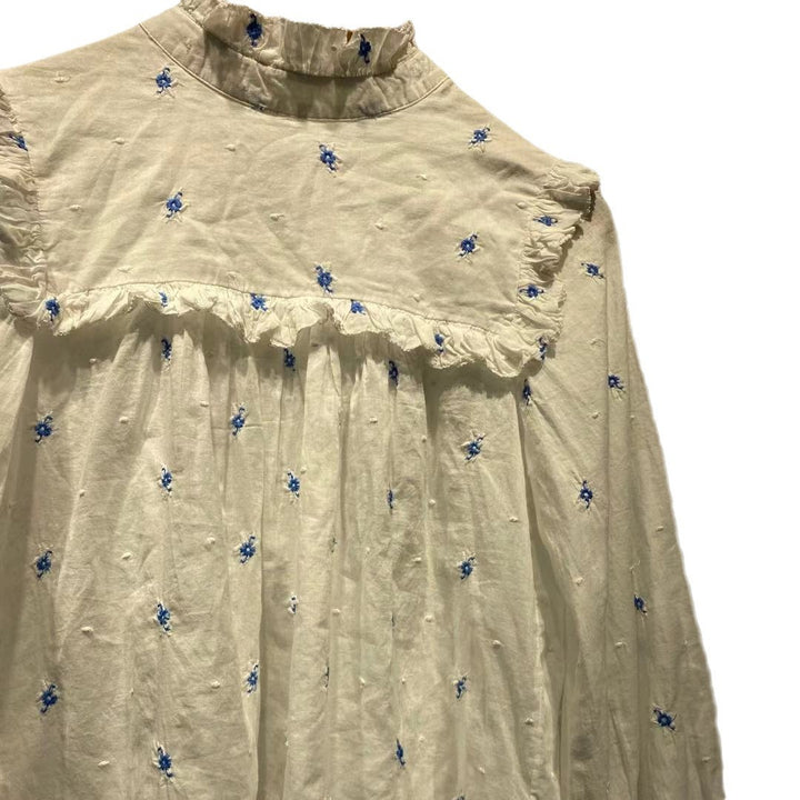 Dame blouse med voluminøse flæsedetaljer og florale broderier Stilla