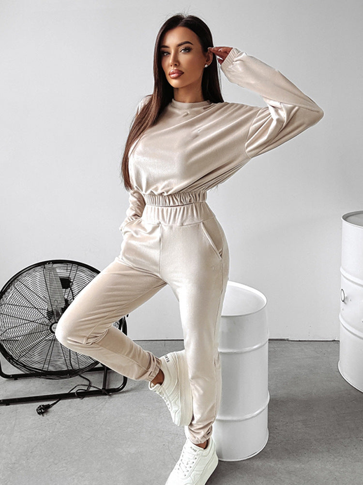 Kvinders sporty loungewear sæt med cropped top og elastiske bukser Skovae