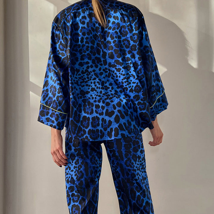 Dame Satin-Pyjama-Sæt med ekstravagant leopardmønster Stilla